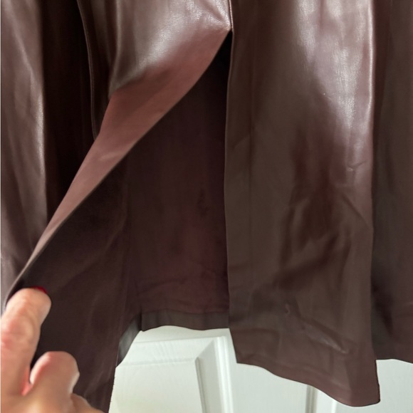 Tahari Elegant Brown faux Leather full Skirt, pockets, zip front…Size 6 - Picture 4 of 6